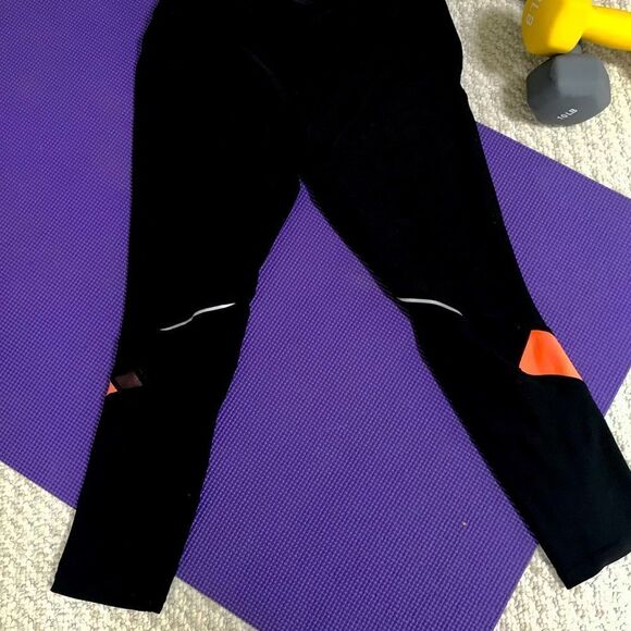 Fila trendy yoga capris - Picture 4 of 5
